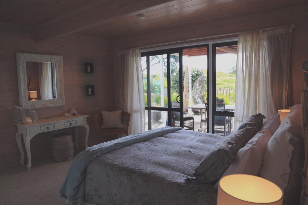 Two Bare Feet Apartment Waihi Bagian luar foto