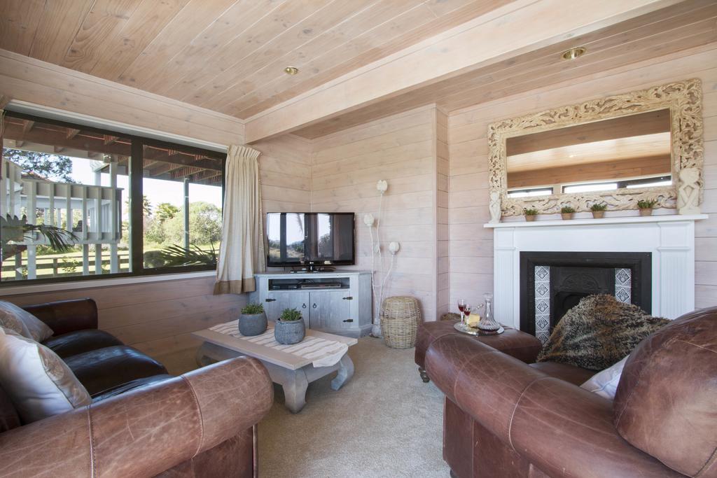 Two Bare Feet Apartment Waihi Bagian luar foto